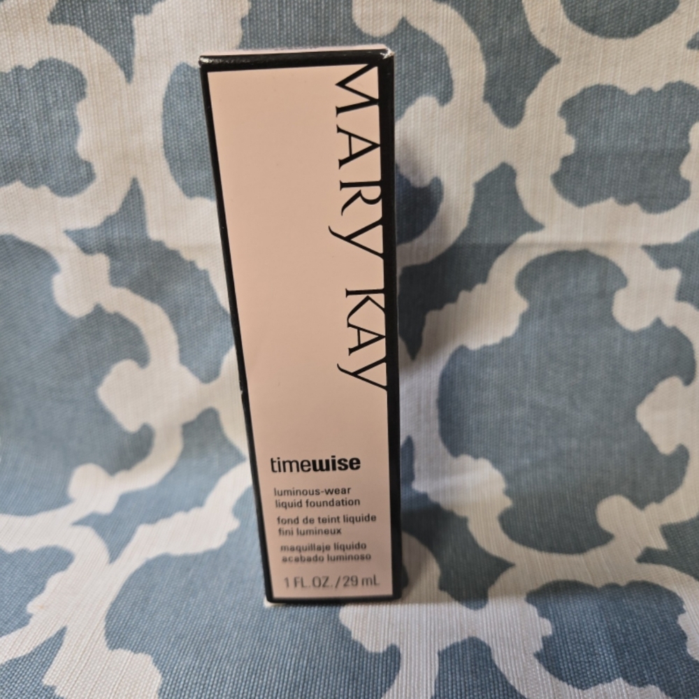 Mary Kay Timewise luminous wear liquid foundation  Bronze 4   038717 ..NEW